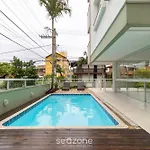 Lindo apto com sacada a 150m da praia SDP206